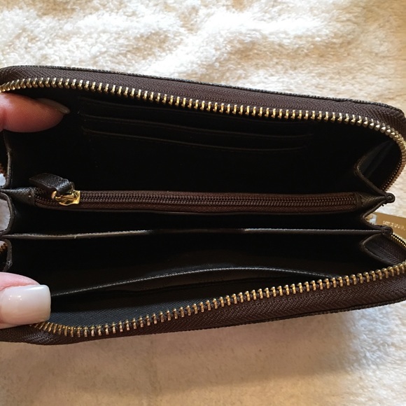Michael Kors wristlet - Picture 3 of 3